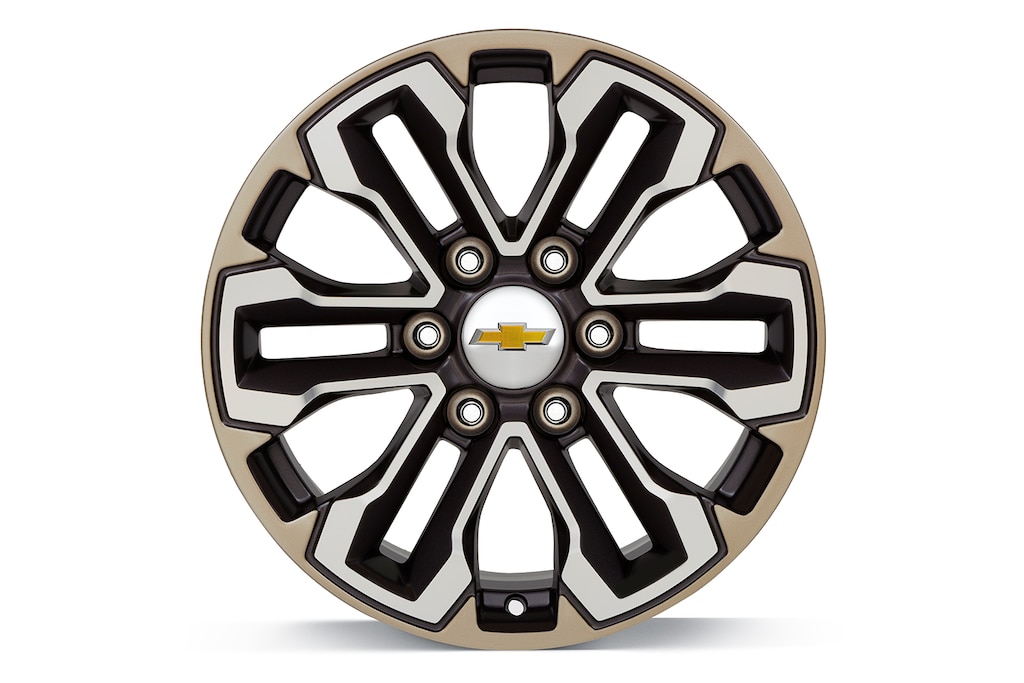 Rin de aluminio de 18 pulgadas color grafito satinado con detalles en color oro para Chevrolet Cheyenne ZR2 BISON 2024